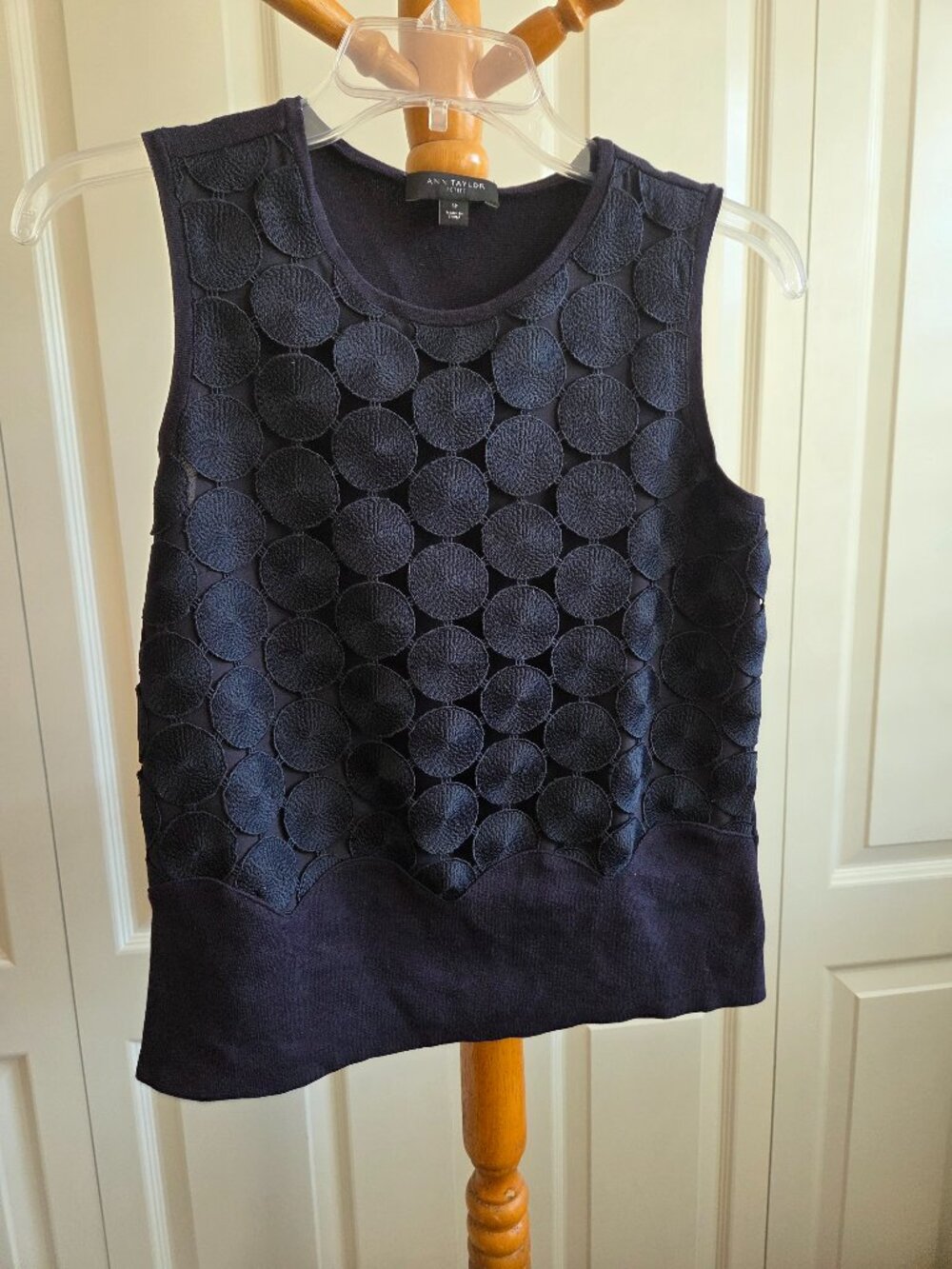 Ann Taylor  SP Navy Circle Embroidered Lace Shell Sleeveless Top